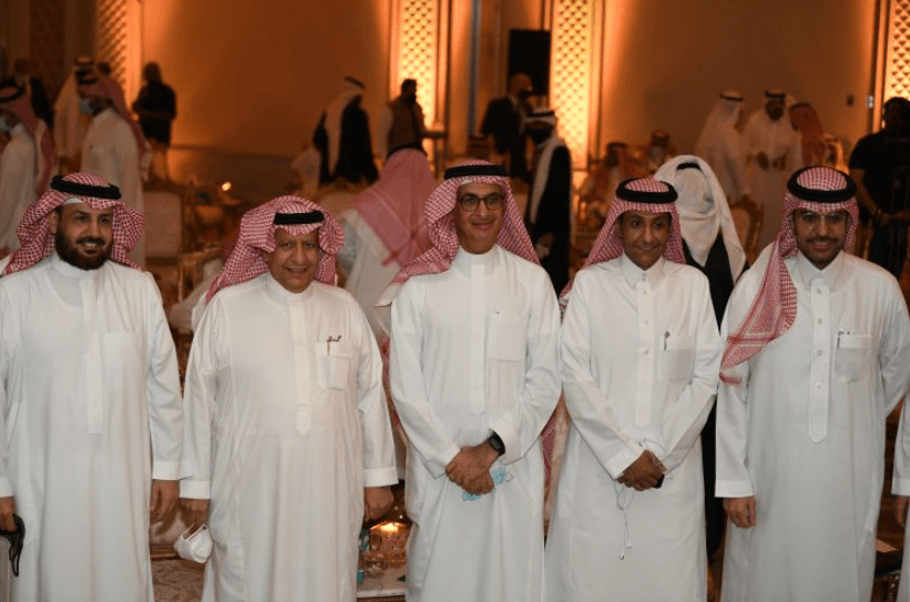 ويتميز المشروع بموقعه الاستراتيجي بتمركزه في الركن الشرقي من مدينة الدمام، وشمال مدينة الخبر، على امتداد طريق الكورنيش الجديد من الجهة الشرقية، ويرتبط بطريق الملك سعود –القشلة الذي يصل إلى مدينة الظهران بطول 2,3 كم، مما يجعل موقع المخطط أهم واجهة بحرية على مياه الخليج العربي تتوسط مدن الشرقية الثلاثة.